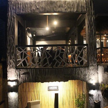 The Cavern Pod Hotel & Specialty Cafe เอลนิโด ภายนอก รูปภาพ