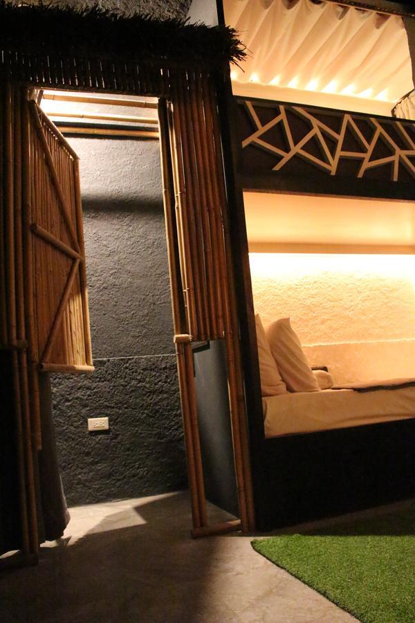 The Cavern Pod Hotel & Specialty Cafe เอลนิโด ภายนอก รูปภาพ