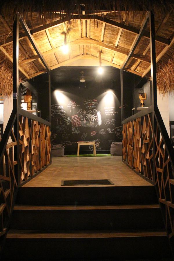 The Cavern Pod Hotel & Specialty Cafe เอลนิโด ภายนอก รูปภาพ