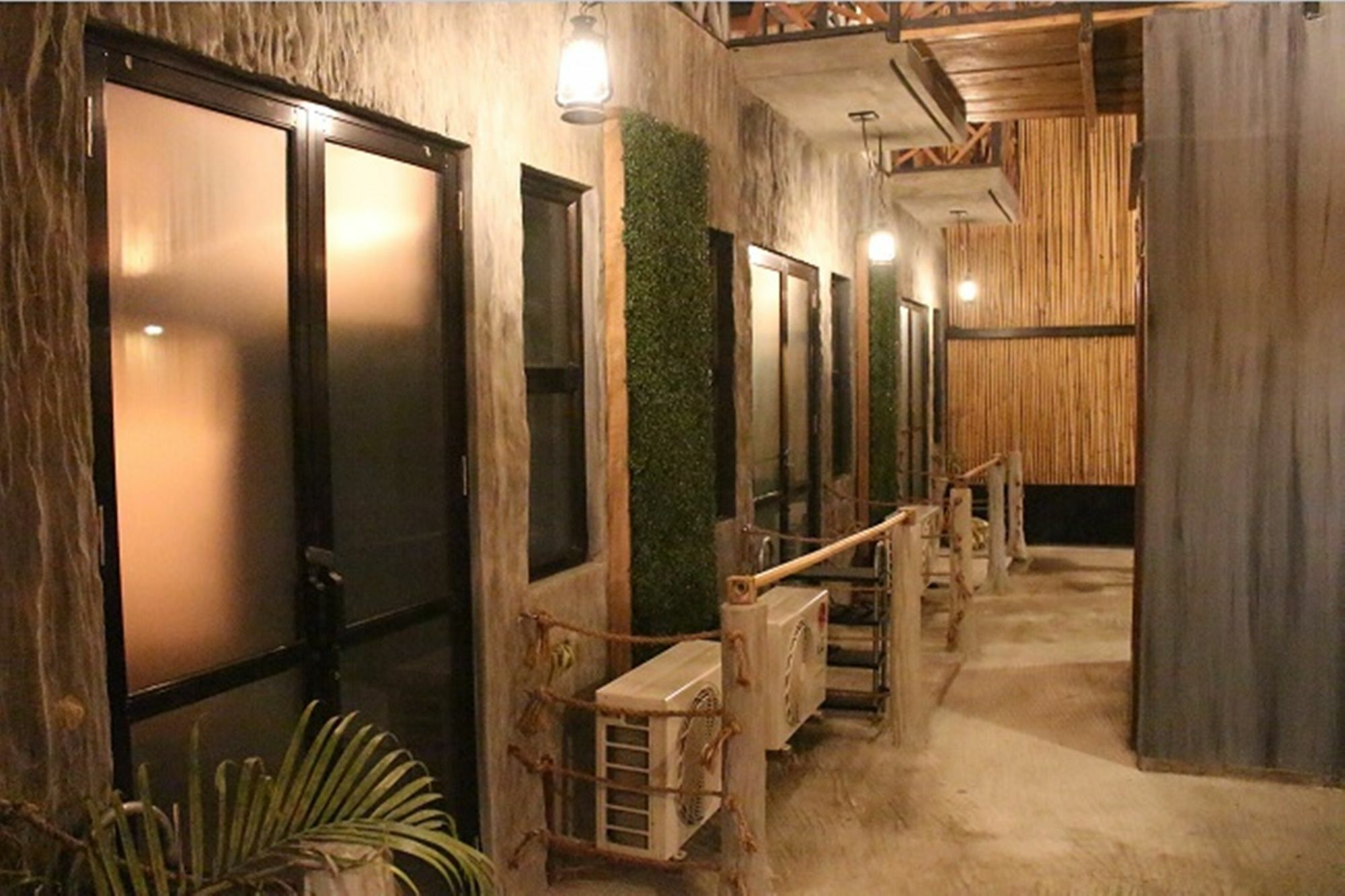 The Cavern Pod Hotel & Specialty Cafe เอลนิโด ภายนอก รูปภาพ